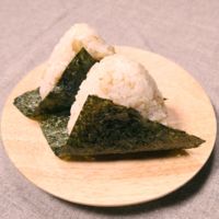 お弁当に!夜食に!ごぼうとごまのおにぎり