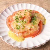 新玉ねぎのドレッシングでトマトのサラダ