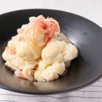 カリフラワーとかにかまの和え物