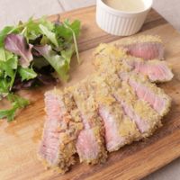 手作り胡麻だれで食べる サクサク牛カツ