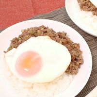 五香粉香る台湾屋台風ご飯