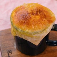 マグカップで 濃厚チーズサーモンのクリームホットパイ