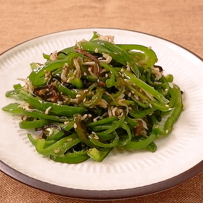 ピーマンとしらすの塩昆布炒め 作り方・レシピ | クラシル