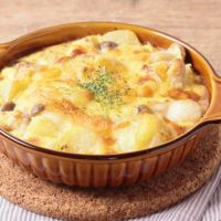 じゃがいもと鶏肉のカルボナーラチーズ焼き