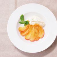チーズクリーム添えのりんごのバターソテー
