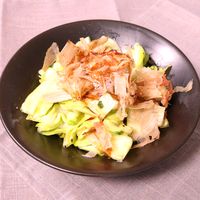 キャベツとカマンベールチーズのハニーサラダ