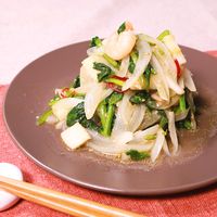 ほうれん草と玉ねぎのホットエスニックサラダ