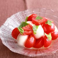 ミニトマトでコロコロカプレーゼ