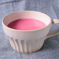鮮やかピンク色 ビーツのポタージュスープ