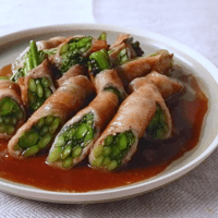 菜の花とニンニクの芽の肉巻き レモン醤油バター風味