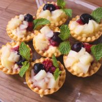 市販のプリンで簡単に作れる フルーツミニタルト