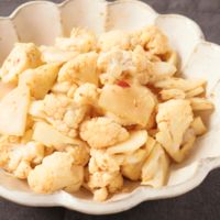 カリフラワーとカブの中華風サラダ