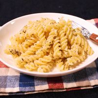 黒こしょうのショートパスタ