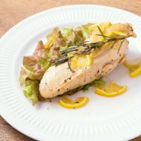 鶏むね肉のレモンペッパーソテー
