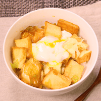 とろーりボリューム満点!半熟卵と厚揚げのチーズ丼