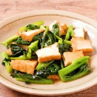 つるむらさきと厚揚げのコク旨みそ炒め