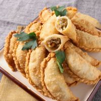 餃子の皮でパリパリ エンパナーダ風