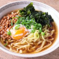 納豆とわかめのピリ辛醤油ラーメン