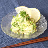 ごはんのお供にも使える!アボカドのなめろう風