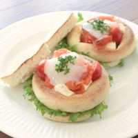 イングリッシュマフィンでサラダブーケトースト