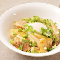 ごはんがススム！アジアンチキン丼