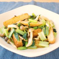 さつま揚げと小松菜としめじのバター醤油炒め