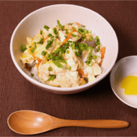 ほっとする味!豆腐とこんにゃくの卵とじ丼