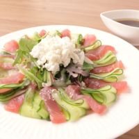 贅沢 マグロのリースカルパッチョ