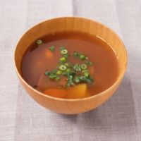 さつまいもとにんじんの赤だし