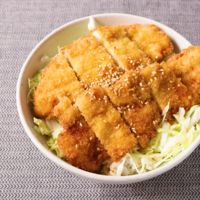 サクサクジューシー 鶏ささみのタレカツ丼