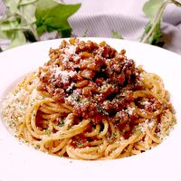 なすとひき肉のデミソースパスタ